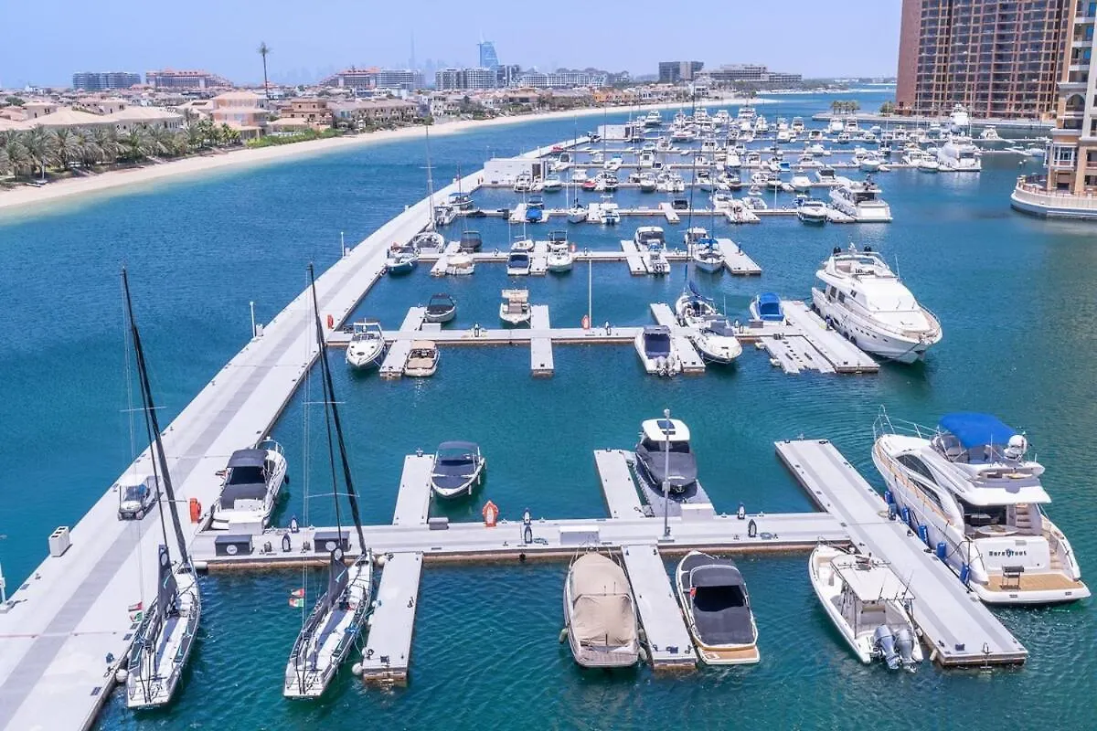 Sleek Studio Apartment At Palm Jumeirah With Ocean Vibes Dubai