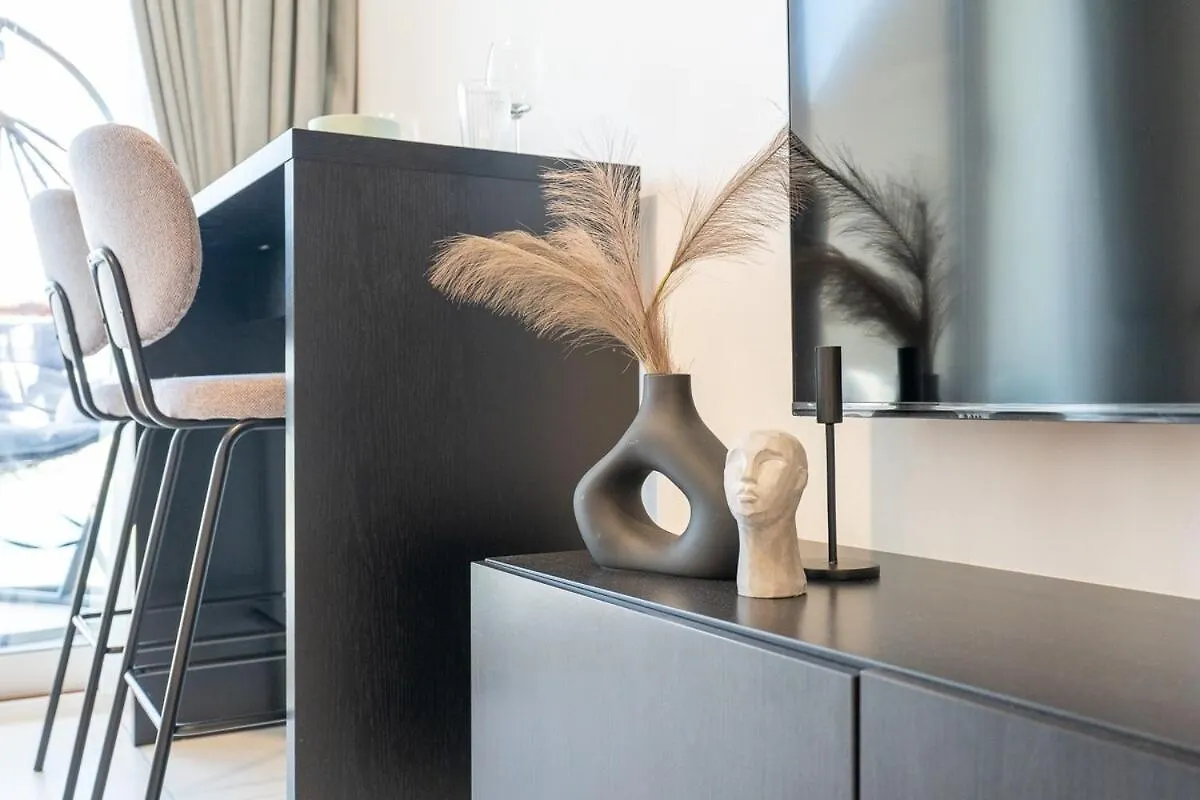 Sleek Studio Apartment At Palm Jumeirah With Ocean Vibes Dubai