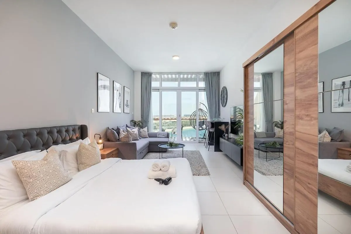 Sleek Studio Apartment At Palm Jumeirah With Ocean Vibes Dubai United Arab Emirates
