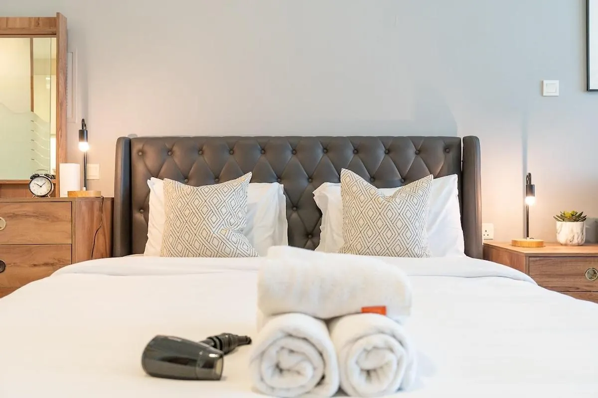 Sleek Studio Apartment At Palm Jumeirah With Ocean Vibes Dubai