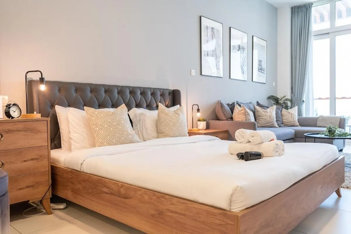 Sleek Studio Apartment At Palm Jumeirah With Ocean Vibes Dubai